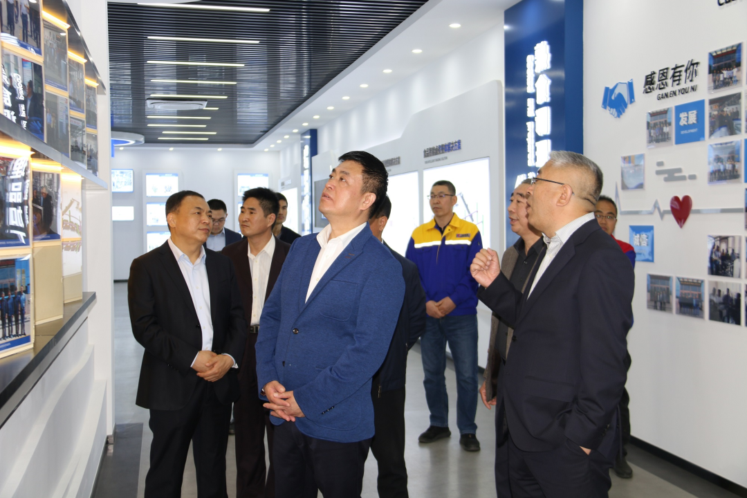 青島市政協(xié)副主席、市工商聯(lián)主席崔作一行蒞臨銳智股份調(diào)研考察