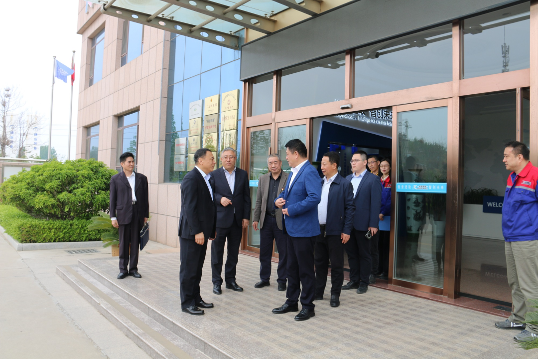 青島市政協(xié)副主席、市工商聯(lián)主席崔作一行蒞臨銳智股份調(diào)研考察
